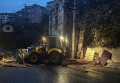 Zonguldak'ta fırtına; çatılar uçtu, denizde büyük dalgalar oluştu