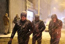 Van'da kar günlük yaşamı olumsuz etkiledi; Vanspor FK'nın maçı ertelendi