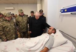 Bakan Güler, Şırnak'ta yaralı askerleri ziyaret etti
