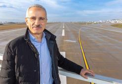 Bakan Uraloğlu açılış öncesi Sabiha Gökçen Havalimanı 2. pistini inceledi