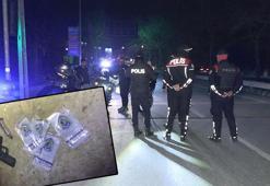 Eyüpsultan'da asayiş denetimi; araçtan atılan kanlı silah bulundu