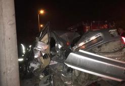 Beton aydınlatma direğine çarpan otomobilin sürücüsü ağır yaralandı