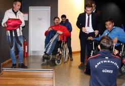 Engelli şampiyonlara ödül töreninde merdiven engeli