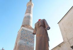 Siirt'te 894 yıllık tarihi camideki motifler, kıyafetlere işlendi
