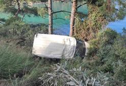 Bodrum'da kaza yapan minibüsteki 7 kişiyi denize düşmekten çam ağacı kurtardı