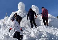 Sarıkamış Şehitleri'nin kardan heykellerinin yapımına başlandı