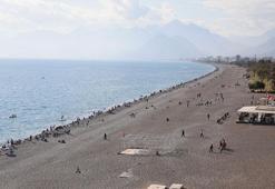 Antalya'da sahilde yılbaşı yoğunluğu
