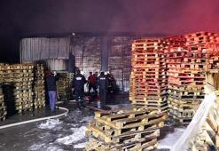 Kayseri'de palet fabrikasında yangın