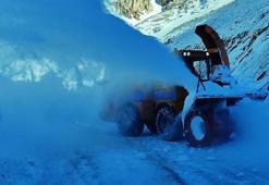 Çığ riski nedeniyle Van - Bahçesaray kara yolu 13 gündür kapalı