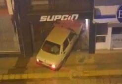 Kontrolden çıkan otomobil iş yerine daldı; o anlar kamerada