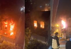 Antalya'da 250 yıllık tarihi metruk konak alevlere teslim oldu