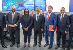 THY, İngiltere İş ve Ticaret Bakanı Kemi Badenoch'u uçak gösteriminde ağırladı