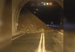 Artvin- Erzurum karayolunda heyelan; yol kapandı, ekipler çalışma başlattı