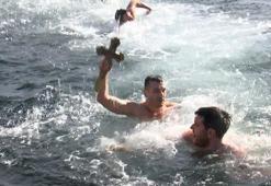 Bakırköy ve Ortaköy'de haç çıkarma töreni