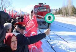 Ankara’dan gelen Sarıkamış Ekspresi’ni Bakan Aşkın Bak karşıladı