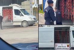 Akaryakıt istasyonunda minibüste sucuk yıkayan 3 kişi gözaltına alındı