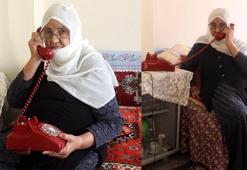 90 yaşında, 44 yıl önce aldığı ahizeli telefonla iletişim kuruyor