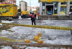 Kargo şubesinde dağıtım öncesi zirai ilaç tenekesi patladı; 4 çalışan hastaneye kaldırıldı
