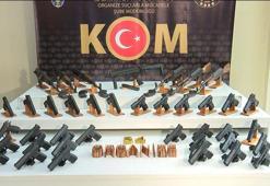 'Kafes-29' operasyonunda ele geçirilen silahlar sergilendi