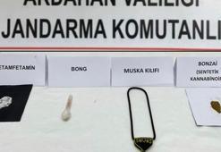 Uyuşturucuyu muska kılıfına saklamış