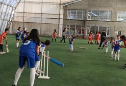 Futboldan sonra krikette de başarılı olan 'Mor Menekşeler', yeni şampiyonaya hazırlanıyor