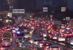 İstanbul'da yağışlı havanın da etkisiyle trafik yoğunluğu oluştu