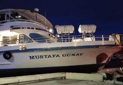 İzmir'de yolcu gemisi kıyıya çıktı