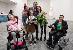 Bakan Tekin, özel gereksinimli öğrencilerle buluştu