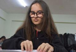 Liseli Melis, okul arkadaşlarının seslendirdiği kitapla engelleri aşıyor