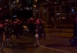 'Dur' ihtarına uymayan otomobili takibe alan motosikletli 2 polis, bariyere çarpıp yaralandı