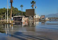 Göle dönen İskenderun Sahili'nde su çekiliyor
