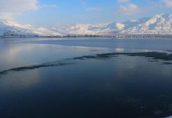 Van'da Sıhke Göleti kısmen dondu