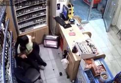 Bağcılar'da tekel bayisine silahlı saldırı kamerada