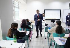 Bakan Tekin, Ümitköy Kız Anadolu İmam Hatip Lisesi’ni ziyaret etti