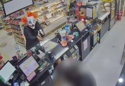 Avustralya’da polis palyaço maskeli hırsızı arıyor