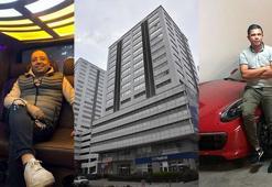 Reklam tabelası asarken vincin zinciri koptu: 2 işçi öldü