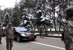 Komandolar, Orgeneral Bayraktaroğlu'nu 'Komando Andı' ile karşıladı