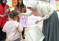 Bakan Göktaş'tan minik öğrencilere karne