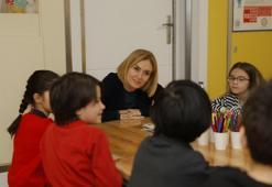 Ceyda Düvenci, depremzede çocuklarla bir araya geldi