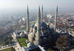 Restorasyondaki Selimiye Camisi'nin 594 penceresi yenilendi