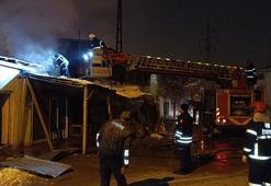 Elektrikli battaniyeden çıkan yangında ev ve dükkan kullanılamaz hale geldi