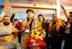 Burak Yılmaz'a Kayseri'de meşaleli karşılama