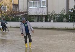 Silivri'de dere taştı sokaklar göle döndü
