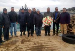 İzmir'de batan tank çıkarma gemisindeki şehitler için tören