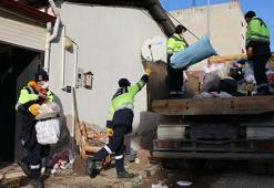 Aydın'da daha önce 4 kez temizlenen evden 3 kamyon çöp çıktı