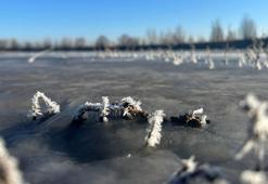 Sivas'ta sıcaklık eksi 10 dereceye düştü, gölet buz tuttu