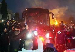 Galatasaray kafilesine Samsun’da meşaleli karşılama