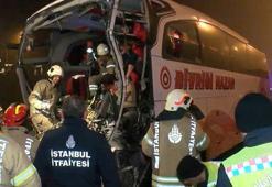 Çekmeköy Kuzey Marmara Otoyolu'nda yolcu otobüsü TIR'a çarptı: 1'i ağır 19 yaralı