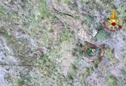 İtalya'da sarp yamaçta mahsur kalan dağcı helikopterle kurtarıldı