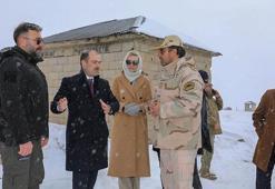 35 yıldır kapalı sınır kapısında inceleme, Başkale’de heyecan yarattı